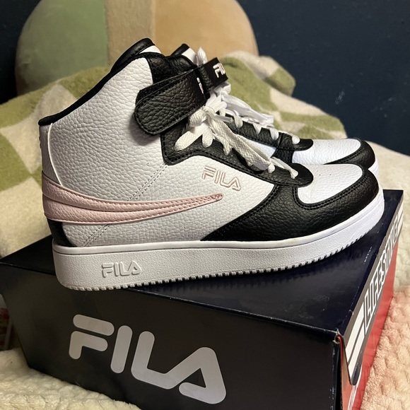 Fila Shoes Womens Fila A High Court Shoes Poshmark